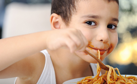 010-001-shutterstock_90199144 Inoffensive, la sauce tomate? Le bisphénol A, banni des biberons, se retrouve dans les revêtements intérieurs des boîtes de conserve, même bio... (Photo ZouZou/Shutterstock)