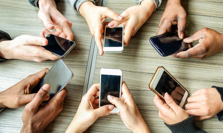 Réseaux sociaux très similaires