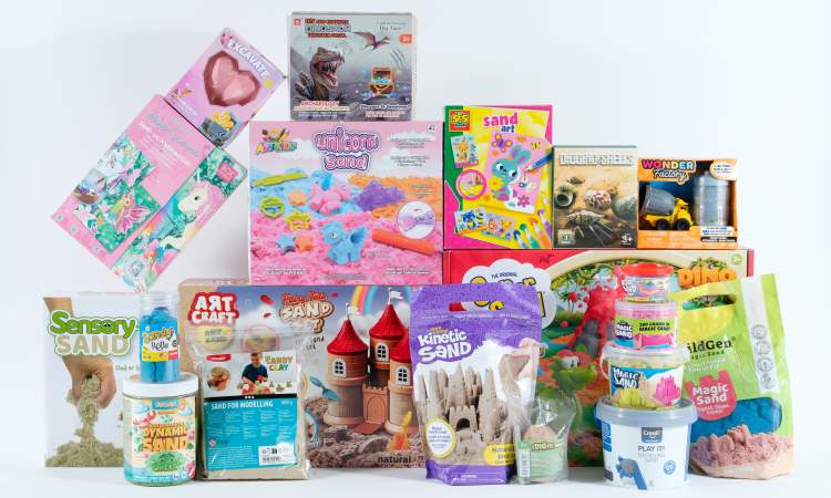 Jouets pour enfant contenant du sable Crédit: Jean-Luc Barnaverain