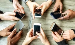 Réseaux sociaux très similaires