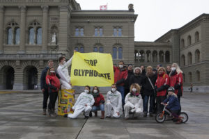 Übergabe Petition Stop Glyphostate in Bern